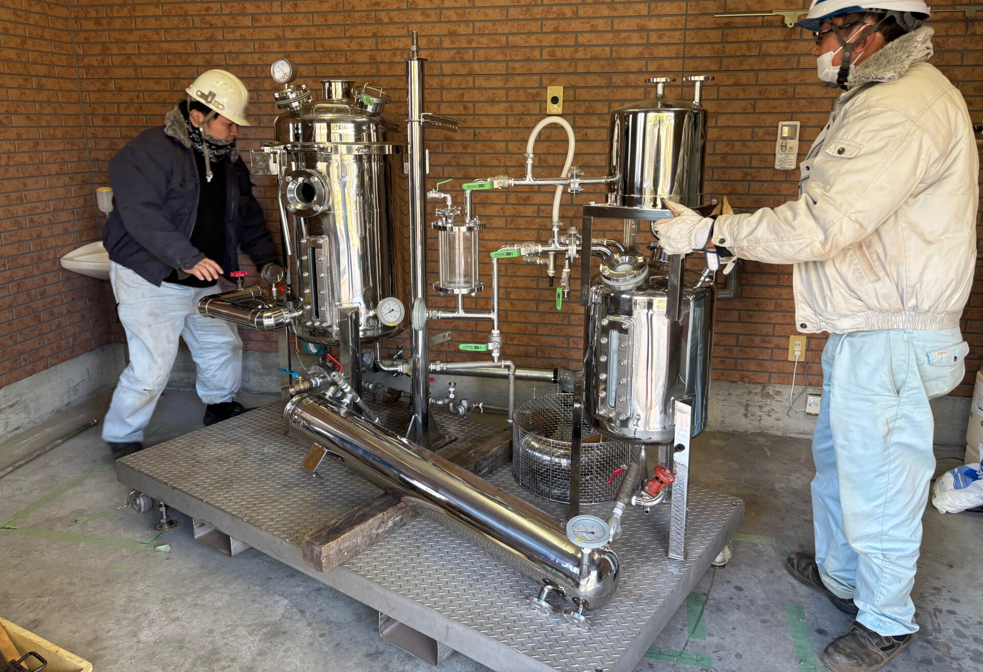 アロマ減圧蒸留機搬入